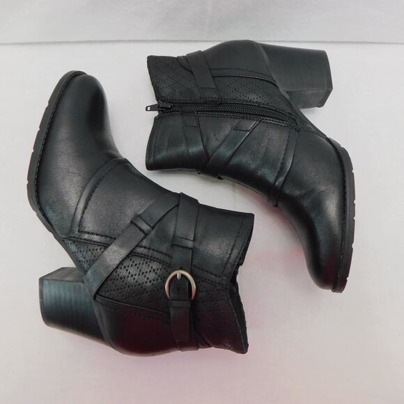 Baretraps Womens Black Launa Ankle Boot with Silver Buckle Size 7.5 - Picture 3 of 9